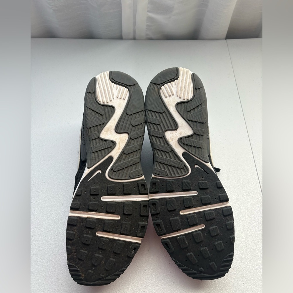 Nike Men's Excee Air Max Black and White Sneakers - Picture 3 of 6